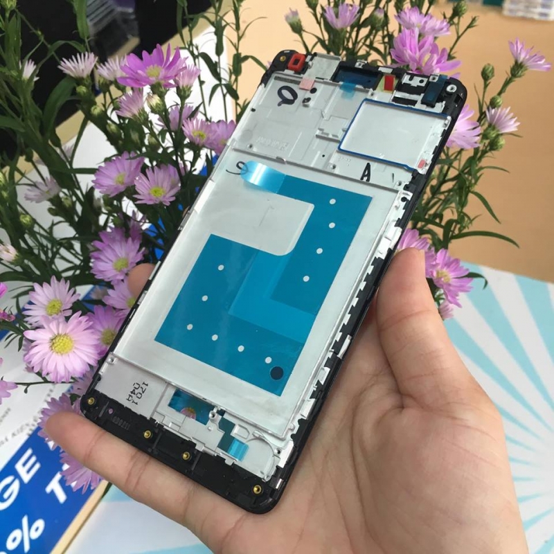 Thay Sườn Màn Hình Huawei GR5 2017 Chính Hãng thay thế cho khách hàng là hàng mới 100%, giống hệt với nắp lưng cũ theo máy, sau khi thay thế xong chiếc điện thoại của bạn sẽ lại trông như ban đầu.